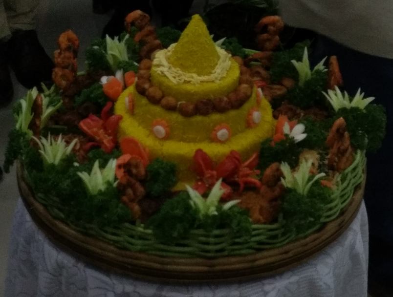 Tumpeng, the cone shaped rice surrounded by assorted Indonesian dishes (Mix of Air, Land and Sea food) - Photo By Sachin Murdeshwar GPN NETWORK. 