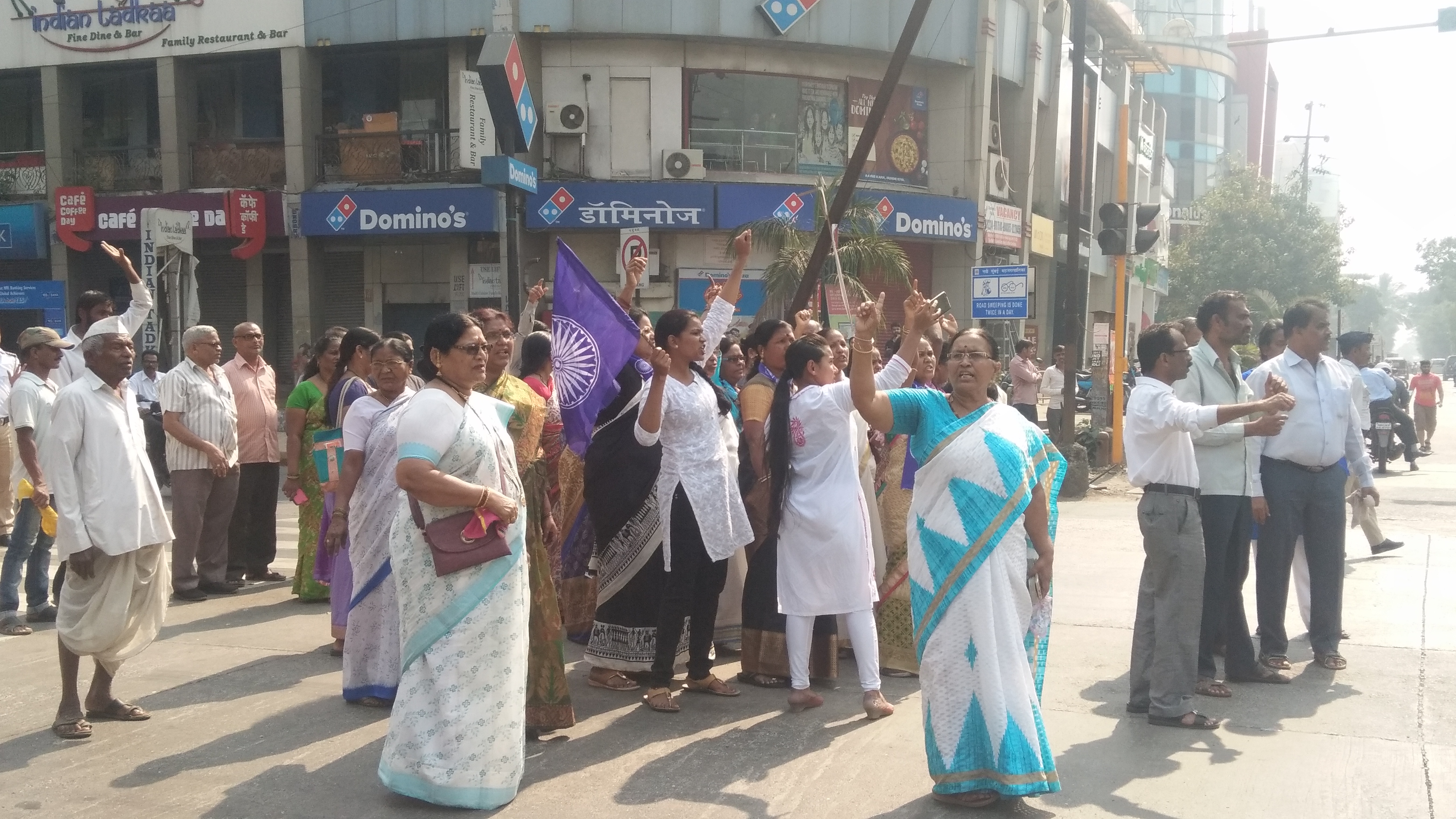 RPI activists protest at AIROLI Circle during Maharashtra  Bandh on 3rd Jan'18. 