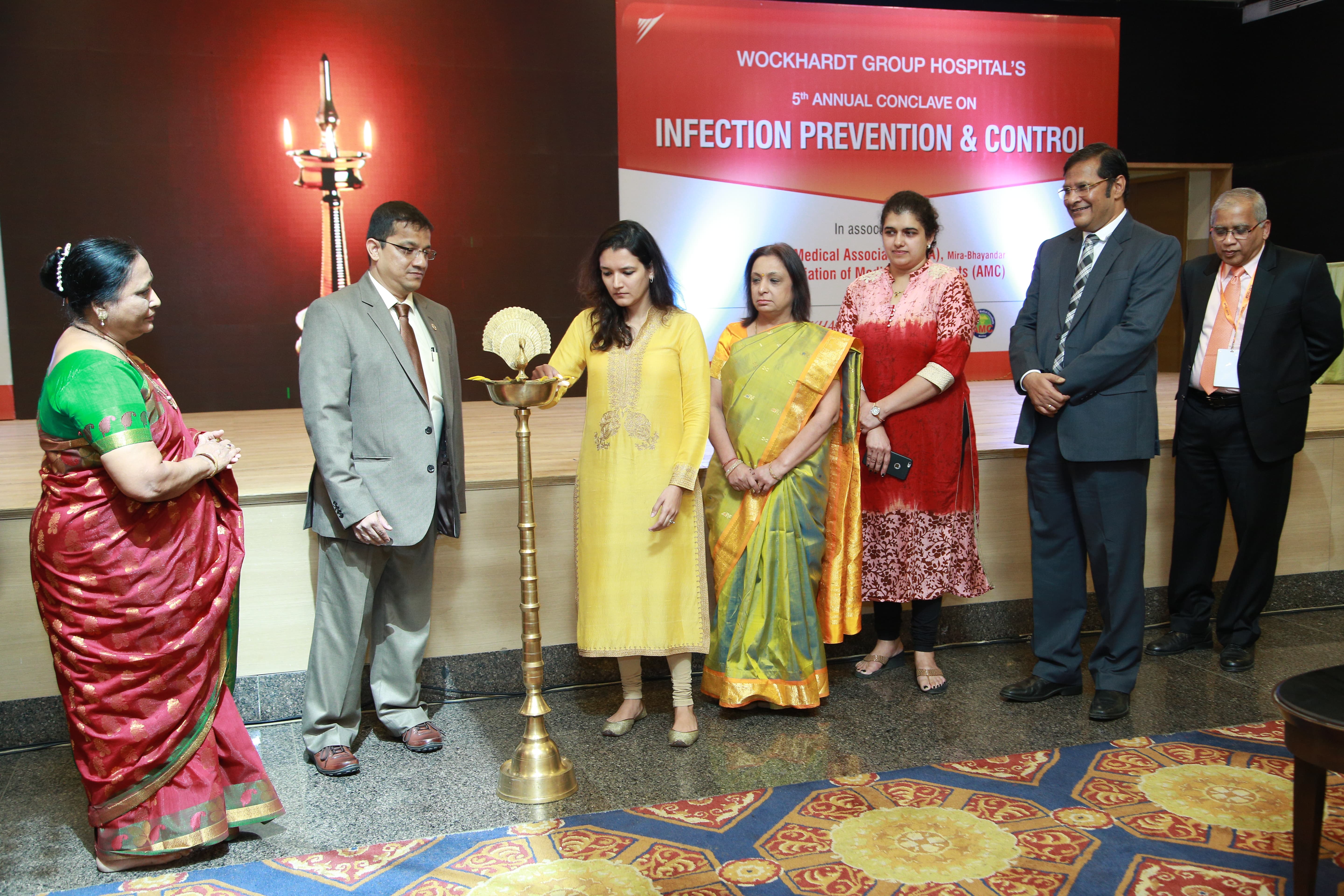 Ms. Zahabiya Khorakiwala, MD, Wockhardt Hospitals (3rd from right) along with other dignitaies lighting the lamp to inaugurate hospital’s 5th Infection Prevention and Control Conclave / Photo By Sachin Murdeshwar GPN 