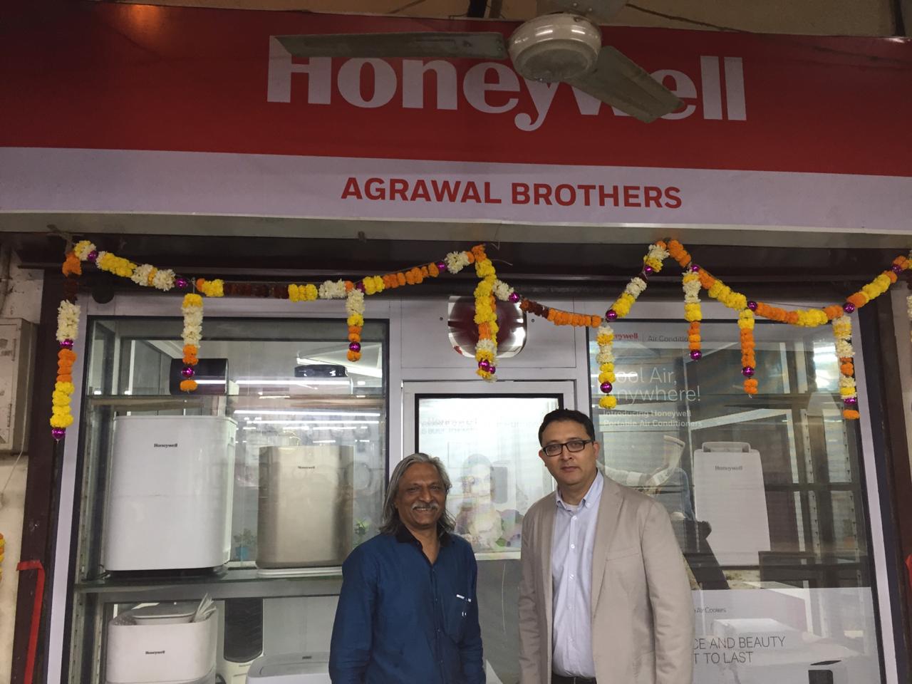 (L-R) Mr. Dinesh Agrawal -shop owner and Mr. Anupam Mathur, Sales Director, New Business – Connected Living Solutions, Honeywell Building Technologies, India