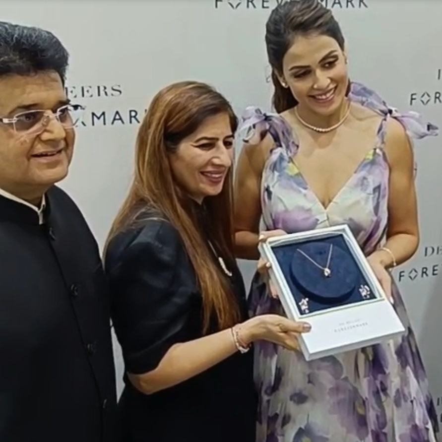 Genelia Deshmukh launches bold new pieces from the De Beers