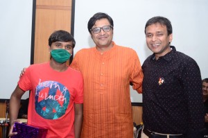 Mr. Arnab Goswami felicitating a kidney donor and recepient