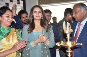 Huma Qureshi unveils seven Nazraana collections at PC Jeweller store , Ahmedabad (8)