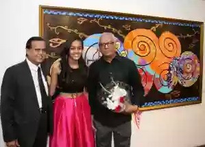 Priyanka with artist Atul Dodiya (R)and her father Dr. Bhaskar Shah (L) at the exhibition