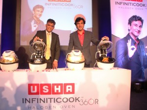 Ramesh Chembhat, Head - Kitchen Appliances, Usha International & Brand Ambassador, Vikas Khanna unveiling the USHA Infiniti Cook Halogen Oven 360R at the ITC Grand Central in Mumbai on 10th February 2016