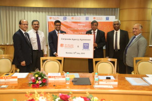 Shri P S Jayakumar (3rd from right), Managing Director & CEO, Bank of Baroda seen exchanging the agreement with Shri Neelesh Garg (3rd from left), Managing Director & CEO, TATA AIG General Insurance Co. Ltd. Also present are Shri B B Joshi (2nd from left), Executive Director, Bank of Baroda; Shri Mayank K Mehta (2nd from right), Executive Director, Bank of Baroda; Shri O K Kaul (1st from right), General Manager, Bank of Baroda and Shri Rakesh Bhatia (1st from left), Head-Marketing & WMS, Bank of Baroda. 