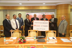 Shri P S Jayakumar (3rd from right), Managing Director & CEO, Bank of Baroda seen exchanging the agreement with Shri S S Gopalrathnam (4th from right), Managing Director, Cholamandalam MS General Insurance Co Ltd. Also present are Shri B B Joshi (2nd from left), Executive Director, Bank of Baroda; Shri Mayank K Mehta (2nd from right), Executive Director, Bank of Baroda; Shri O K Kaul (1st from right), General Manager, Bank of Baroda and Shri Rakesh Bhatia (1st from left), Head-Marketing & WMS, Bank of Baroda