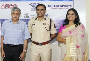 (L-R) Dr. Rohit Baluja, President, Institute of Road Traffic Education (IRTE), Mr. Milind Bharambe, Joint Commissioner Police (IPS), Mumbai Traffic Police and Ms. Abanti Sankaranarayanan, Head – Luxury & Corporate Relations, USL inaugurate the Road Safety campaign in Mumbai.  