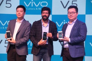 Mr. Kabir Khan Bollywood Director (Center) with Mr. Kent Cheng- CEO- Vivo In the right at the Launch- Photo By GPN Network