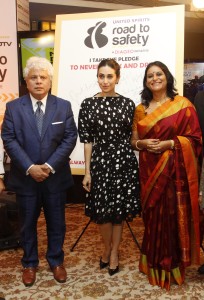 L-R : Suhel Seth – CEO, Counselage India, Actor Karisma Kapoor and Abanti Sankaranarayanan - Chief Strategy and Corporate Affairs Officer, USL pledge to ‘Never Drink and Drive’ at the launch of Season 3 of USL-Diageo’s ‘Road to Safety’ initiative - photo by GPN Network.