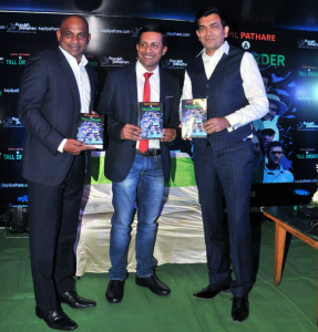 MUMBAI, (GPN): Sanath Jayasuriya,Kapil Pathare and Sanjeev Kapoor unveiling the book along with Kapil Pathare, in Mumbai on Wednesday night - Photo by Sachin Murdeshwar GPN Network 