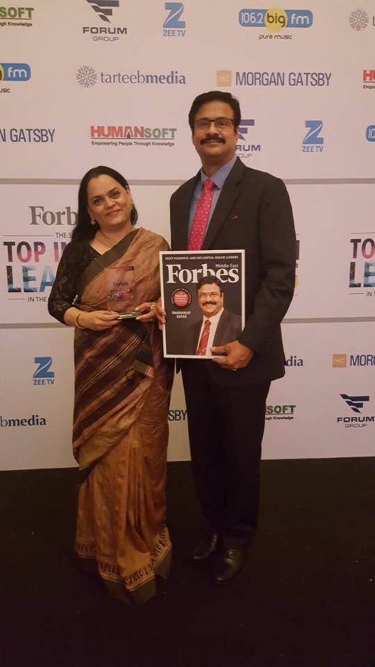 DR. Dhananjay Datar Ranking 32nd in Forbes Middle East Top Indian Leaders Honors with his Wife Mrs. Datar - Photo By Sachin Murdeshwar GPN NETWORK. 