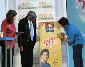 Master Blaster Sachin Tendulkar, co-creator of Quaker Oats + Milk signs the first pack as PepsiCo India today, came together to showcase Quaker Oats + Milk, a one-of-a-kind grain dairy beverage in India in Mumbai – Photo by Sachin Murdeshwar GPN NETWORK. 