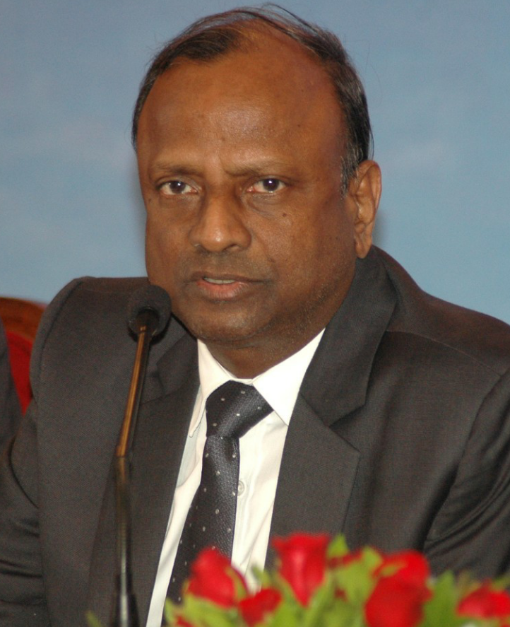 Rajnish Kumar, Chairman of SBI Bank address on financing grid connected rooftop Solar PV projects in association with World Bank in Mumbai Photo By Sachin Murdeshwar GPN NETWORK