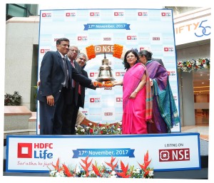Mr. Deepak Parekh, Chairman, HDFC Standard Life Insurance Company Limited and Mr. Amitabh Chaudhry, Managing Director & CEO, HDFC Standard Life Insurance Company Limited, Ms. Vibha Padalkar, CFO and Executive Director, HDFC Standard Life Insurance Company Limited and Mr. Vikram Limaye, MD and CEO, NSE with other dignitaries at the listing ceremony of HDFC Standard Insurance Company Limited held today in Mumbai at the NSE.- By Sachin Murdeshwar GPN NETWORK 