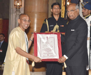 The President, Shri Ram Nath Kovind presenting the National Awards for Child Welfare to institutions & individuals, on the occasion of Childrens Day, at Rashtrapati Bhavan, in New Delhi on November 14, 2017.- Photo By Sachin Murdeshwar GPN NETWORK