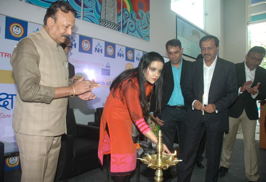 Smt. Amruta Fadnavis, Lighting the Ceremonial Lamp  of “Raksha Camp – Save the Little Hearts” organised by Narayana Health SRCC Children’s Hospital,with Chief Minister’s Relief Fund and Tata Trusts,Other dignitaries included Madan Yerawar- Guardian Minister, Shiv Kumar Dighe- Charity Commissioner, Mumbai, Kumar Chaitanya- Head of Individual Grants-TATA Trust, Omprakash Shete- OSD to Chief Minister, Chief -CM’s Medical Assistance Cell and Dr Ashutosh Raghuvanshi, Vice Chairman, Managing Director and Group CEO, Narayana Health, were present at the event in Mumbai –Photo By Sachin Murdeshwar GPN NETWORK