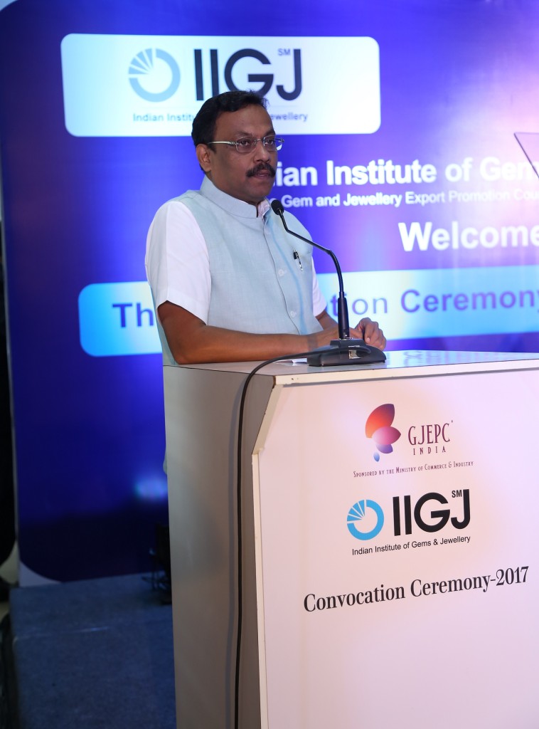 Shri. Vinod Tawde (Hon’ble Minister of Higher & Technical Education Department, Government of India) addressing the gathering  at the 11th Convocation Ceremony of Indian Institute of Gems & Jewellery on 9th December 2017
