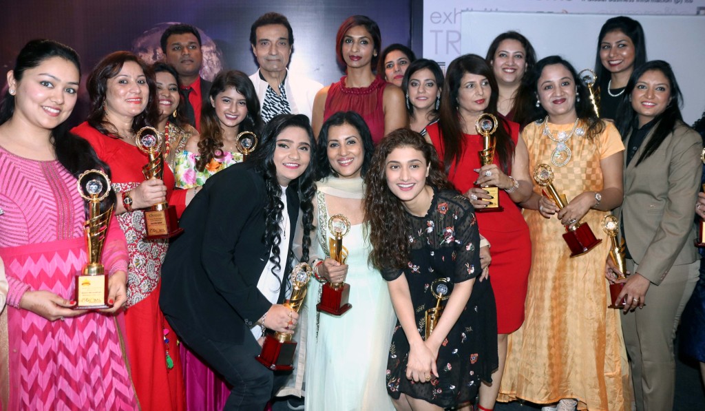 Arishfa,Swati Sharma,Madhushree,Ragini Khanna,Sandhya Shetty and Dheeraj Kumar with Winners - Photo By GPN