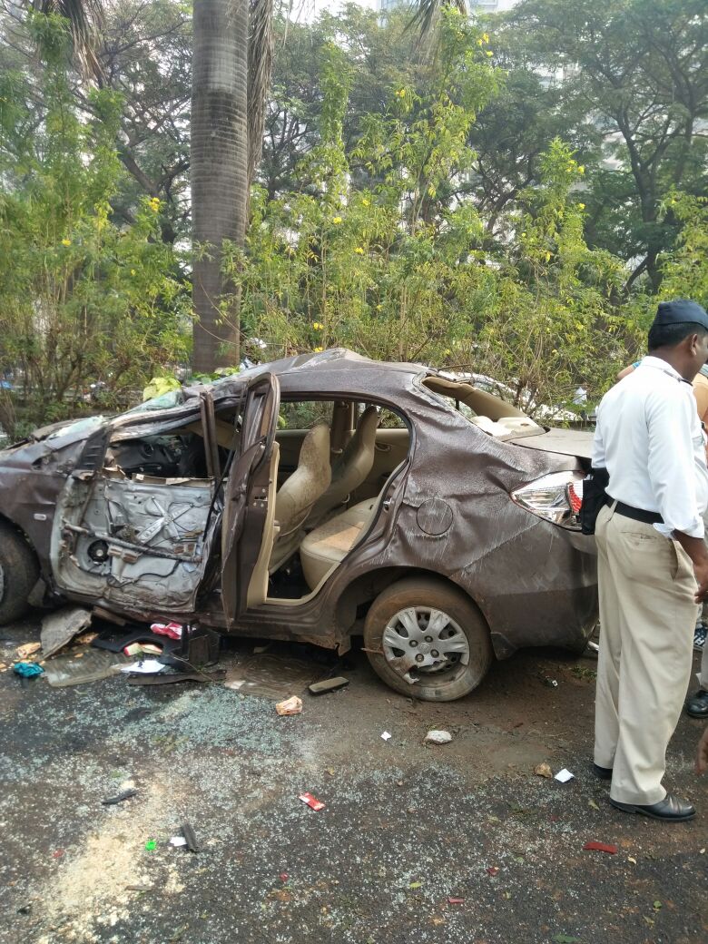 ACCIDENT OF HONDA CITY CAR ON NAVI MUMBAI PALM BEACH ROAD SIGHTED 