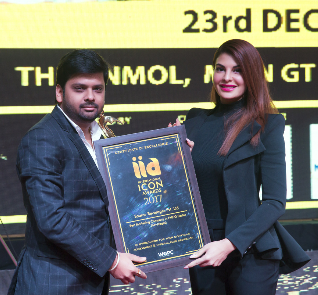 Saurav Gupta, MD – Saurav Beverages receiving the award from Bollywood Actress & Diva Jacqueline Fernandez 