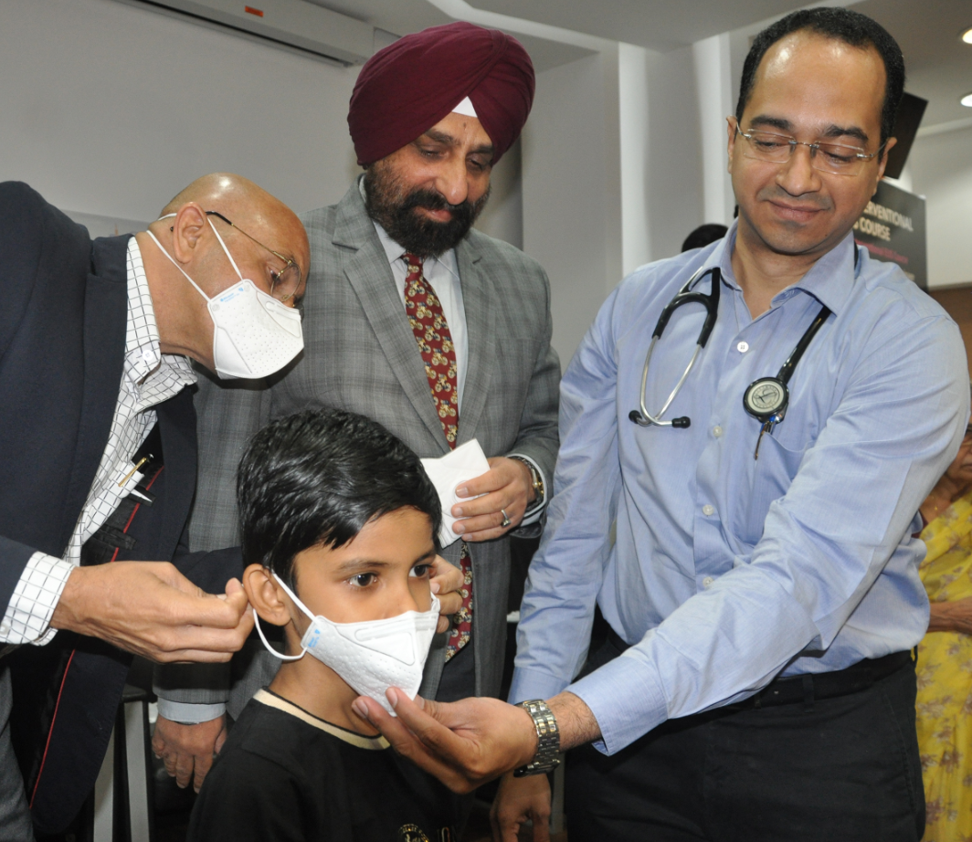 Mumbai :Blueair and Global Hospitals Distributes Free 1000 units of F-95 anti-pollution masks to respiratory patients