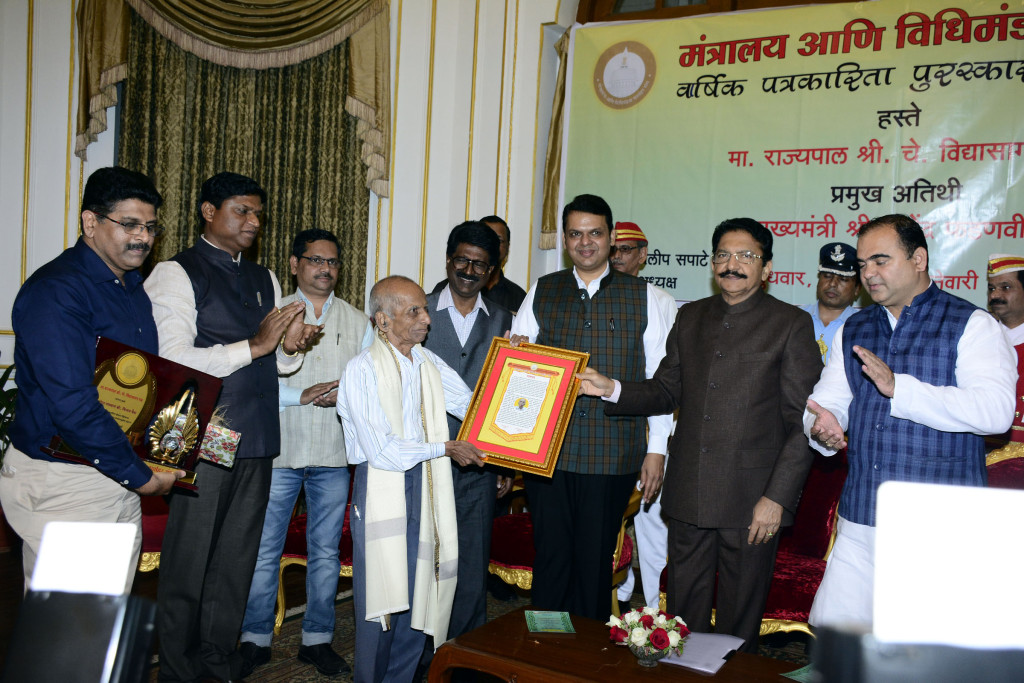 The Life Time achievement award was presented to senior journalist Vijay Vaidya in Mumbai – Photo By Sachin Murdeshwar GPN  