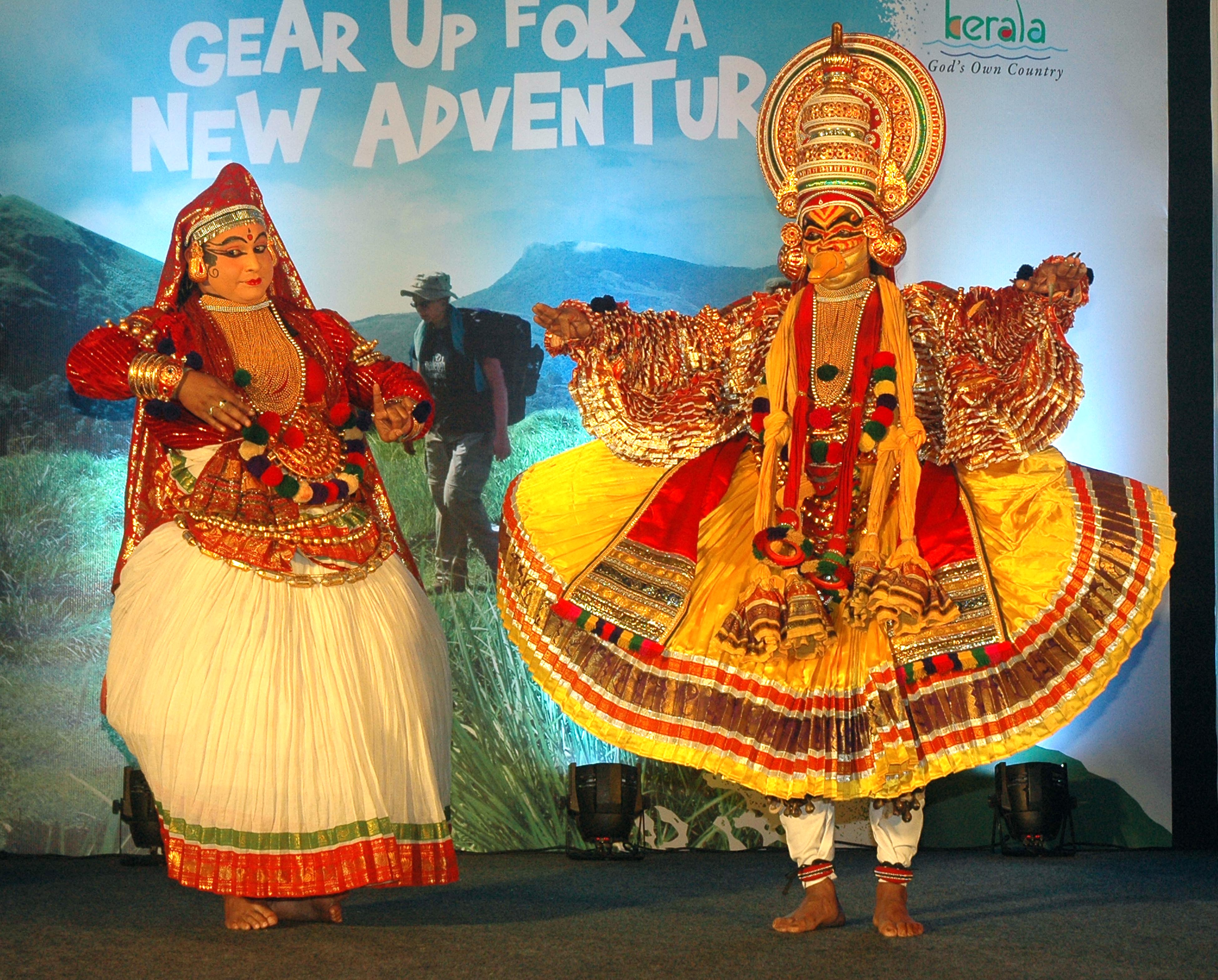 Kerala culture dance and art performance of Mohiniyattom, kathakali, Kalaripayattu, theyyam and arjunanritham ​at Kerala Roadshow 2018 at Sahara Star, Mumbai / GPN