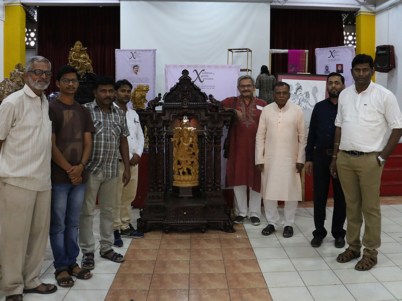 From Left to right- Artisans of the exhibition of exquisite expressions Mr. Ramesh Date, Mr. Kiran Gorwala, Mr Sanjay Parhad, Mr. siyaram Patwa,  Mr. Vivek Varun Prasad, Mr. Lavjibhai Vaghela, Mr. Quasim Ansari, Mr. Chetan Shet - GPN