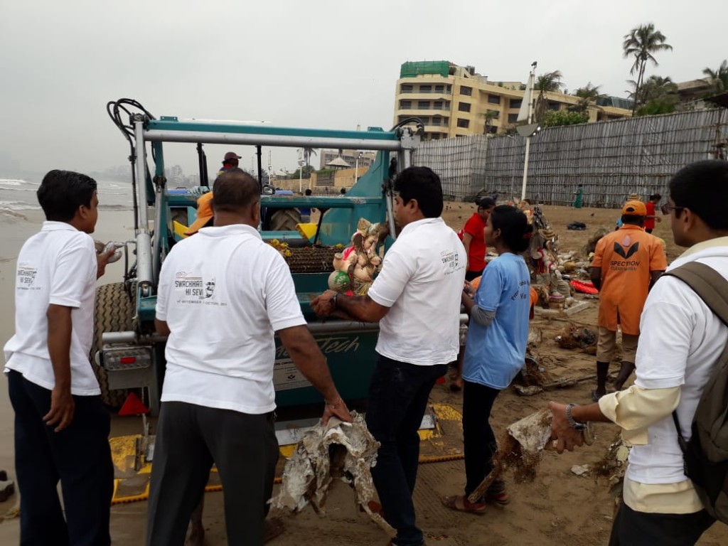 Under the campaign for ‘Swachhata Abhiyan’, Adani Electricity Mumbai Limited (AEML) participated in mega clean-up drive at the Juhu beach post Ganpati Immersion. Almost 100 AEML employees collected the waste that got washed back by the water, after the Ganpati immersions.  