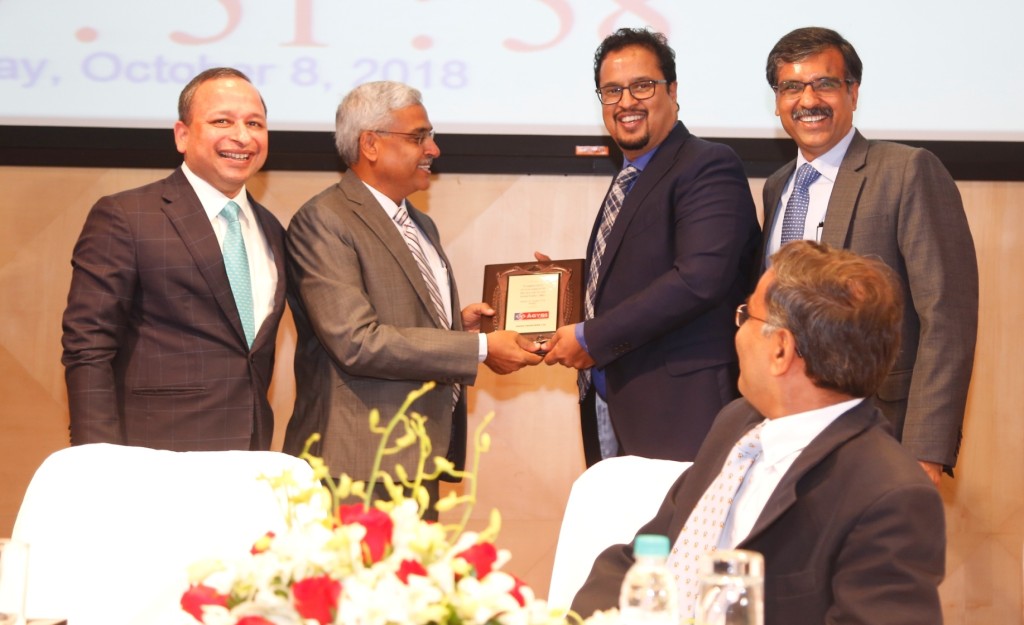 Mr. Sushil Kumar Agarwal (Whole-Time Director and CEO), Mr. KK Rathi (Chairman) and Mr Ghanshyam Rawat (CFO) of Aavas Financiers Limited presenting a memento to Mr Sanjay Agarwal, MD and CEO, AU Small Finance Bank at the listing ceremony of Aavas Financiers Limited held today at NSE.