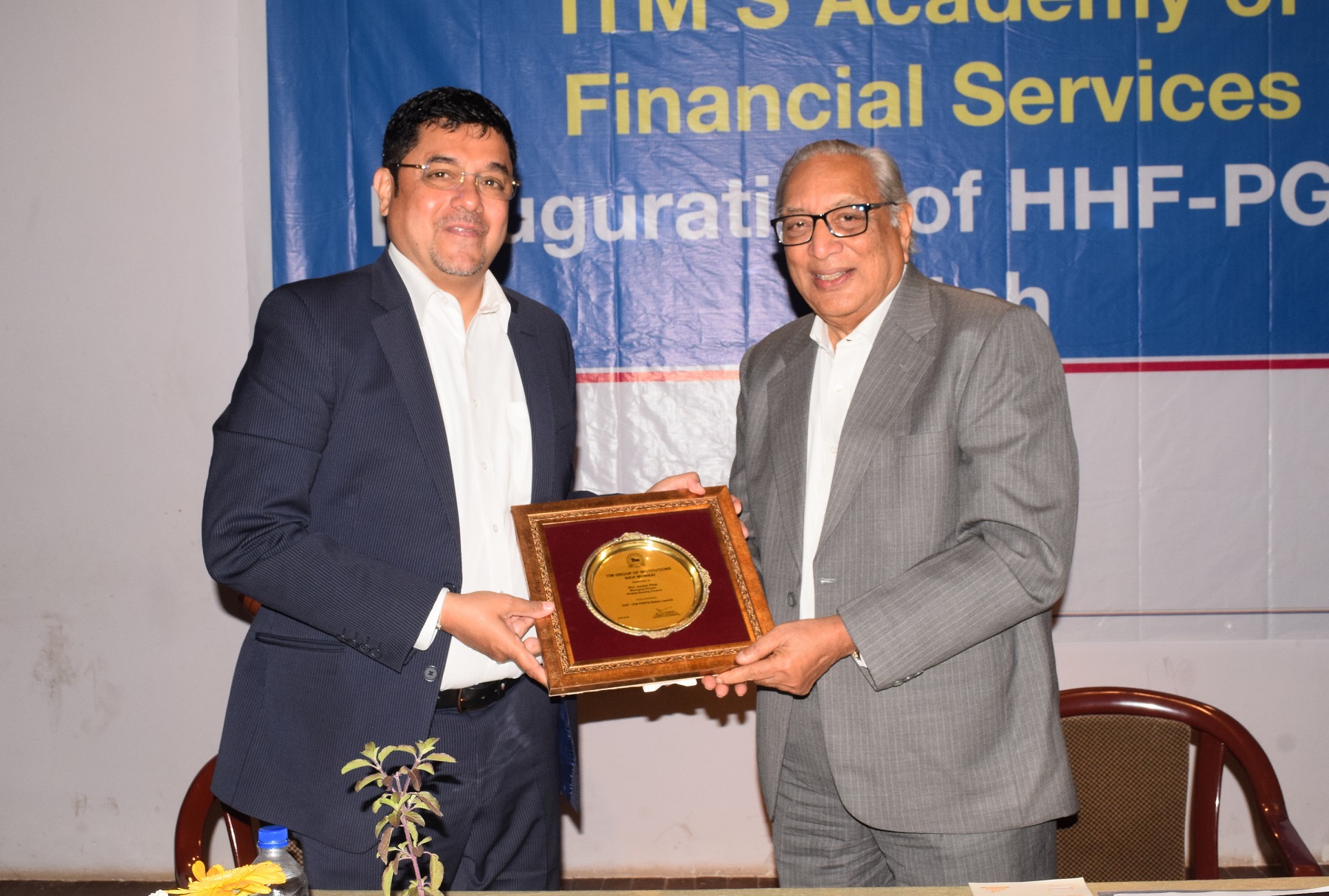 (L - R) - Dr. P. V. Ramana (Chairman, ITM Group of Institution) felicitating Mr. Sachin Pillai (Managing Director, Hinduja Housing Finance) at the inauguration of the Post Graduate Diploma Programme in Financial Services. - GPN / Global News Network 