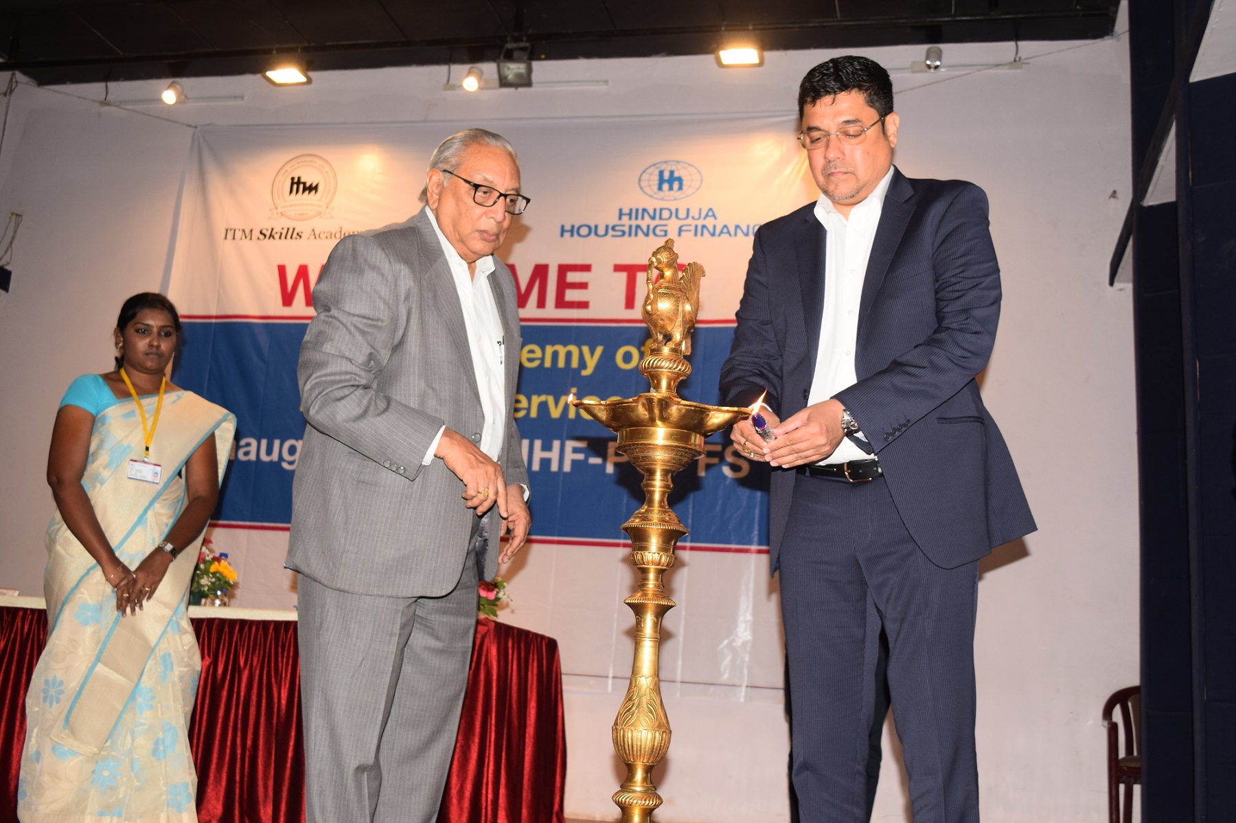(Right) Mr. Sachin Pillai (Managing Director, Hinduja Housing Finance) lighting the lamp at the inauguration of the Post Graduate Diploma Programme in Financial Services as Dr. P. V. Ramana (Chairman, ITM Group of Institution) (Left in picture) looks on.- GPN / Global News Network 