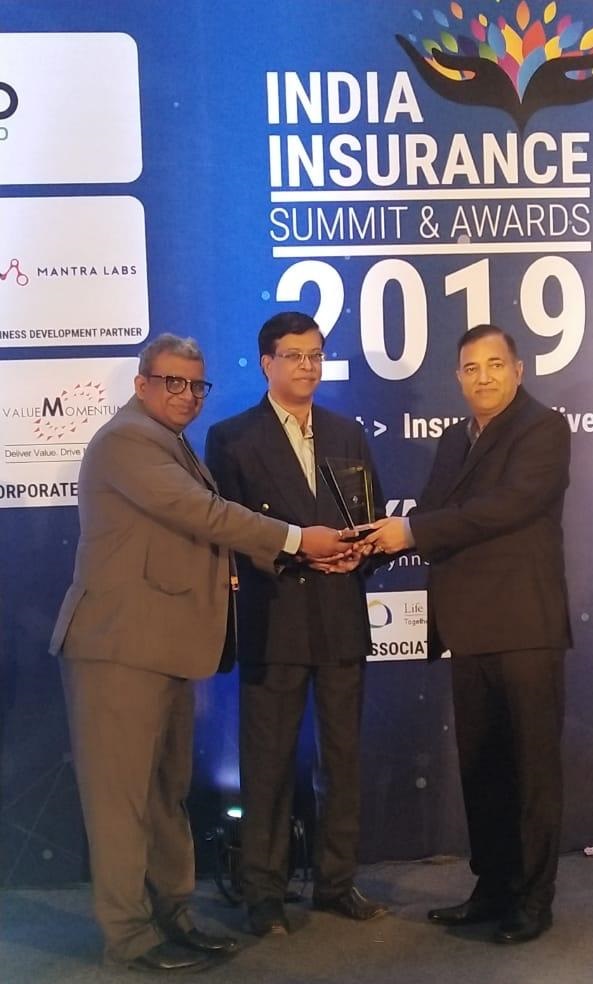 Mr. Anil Kumar Aggarwal, Managing Director & CEO, Shriram General Insurance receiving the award for CEO of the year award at the India Insurance Summit & Awards 2019. - Photo By Sachin Murdeshwar GPN News Network 