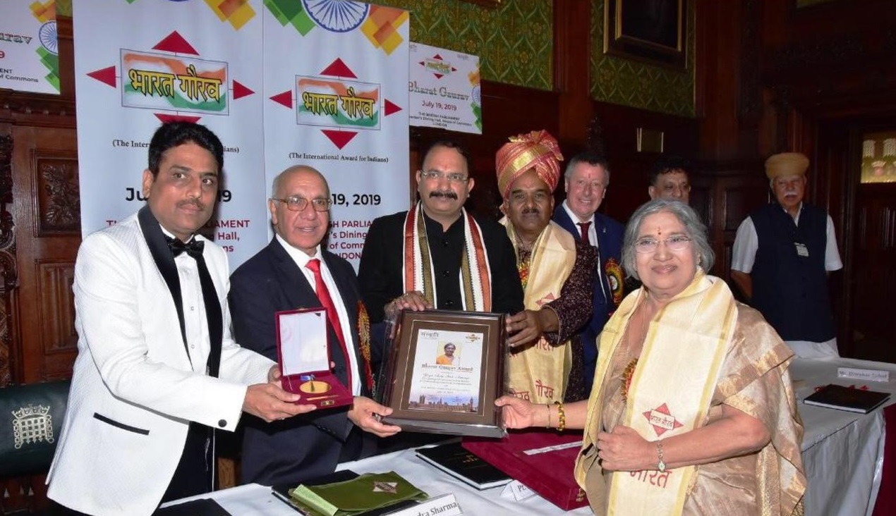 Dr. Hansaji Jayadeva Yogendra has been prestigiously honoured with the Bharat Gaurav award for being one of the major and leading authorities on Yoga worldwide and for her extraordinary contribution and excellence in the field of yoga conferred at the UK House of Commons in British Parliament in London