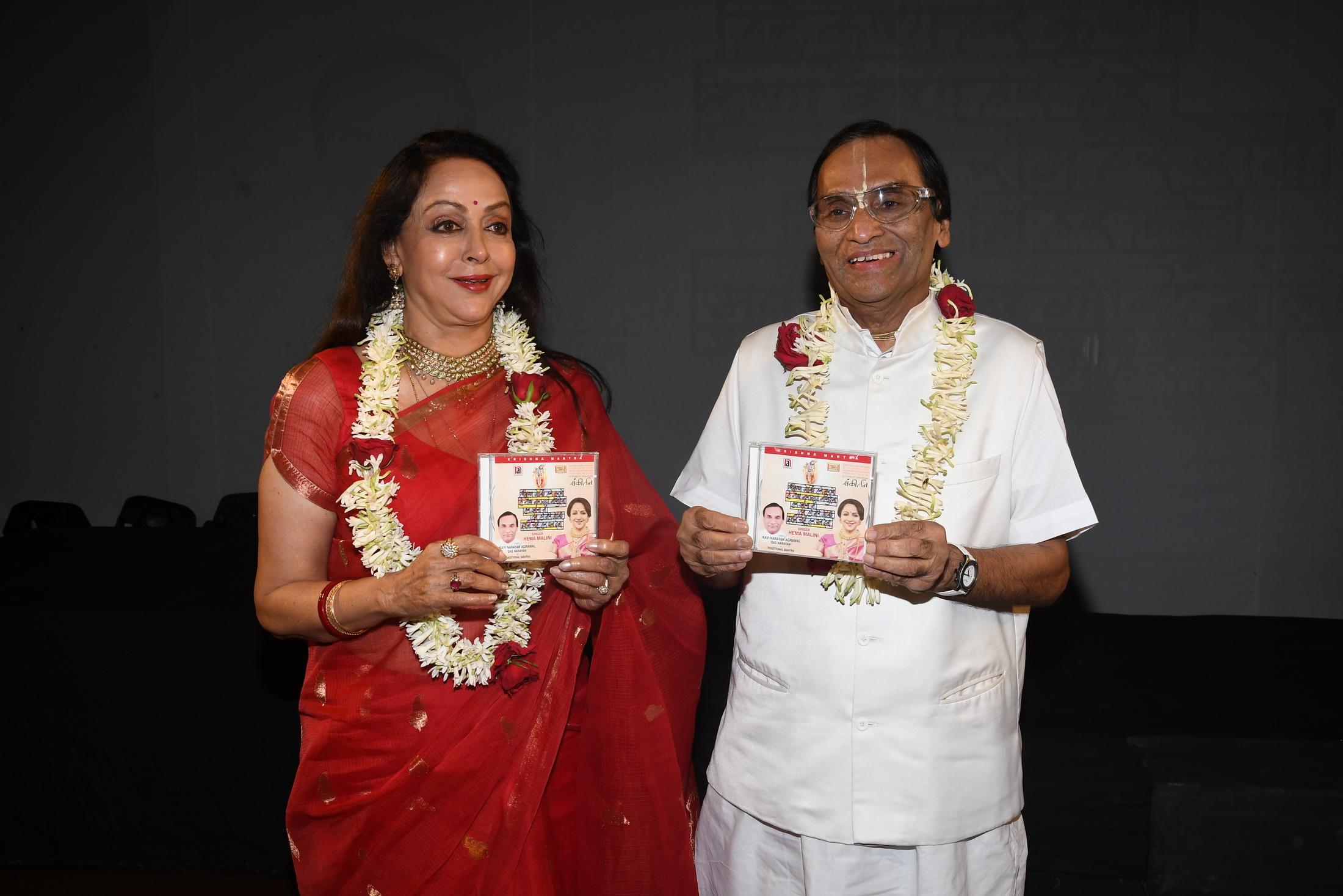 Hema Malini, with Naayan Agarwal during the album launch - Photo By Sachin Murdeshwar GPN 