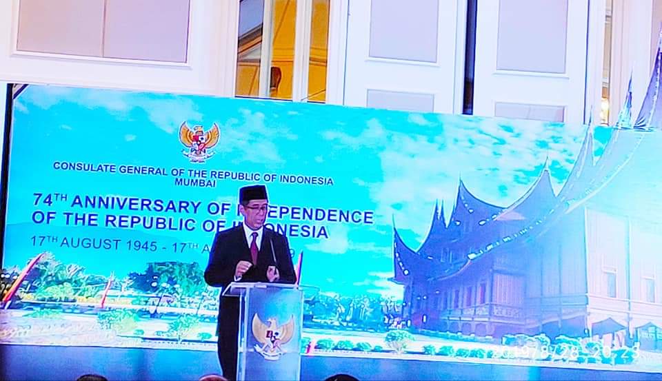 Mr. Ade Sukendar, Consul General of the Republic of Indonesia, Mumbai addressing the audience during the dinner reception to celebrate 74th Anniversary of Independence of the Republic of Indonesia held at Hotel Trident, Nariman Point, Mumbai on 28th August, 2019