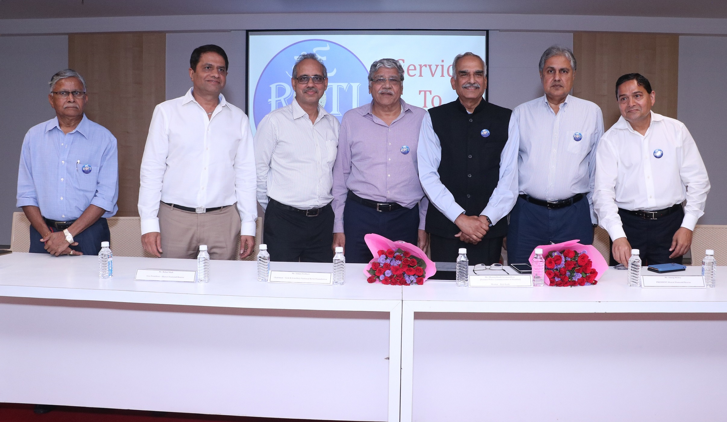 Mr Anoop Mehta, President, Bharat Diamond Bourse, Mr Sanjay Kothari, Chairman, Gems and Jewellery National Relief Foundation (GJNRF), Mr Kirit Bhansali, Member BDB and GJNRF along with other dignitaries at a function held at the Bharat Diamond Bourse (BDB) in Mumbai to donate 2 vans to the Roti Bank, a non-profit organisation which thrives to make the city free of hunger and excess food to be delivered to the needy people. On this occasion Shri. D Sivanandhan, Mentor Roti Bank and former Commissioner of Police, Mumbai was felicitated by the dignitaries -Photo By GPN