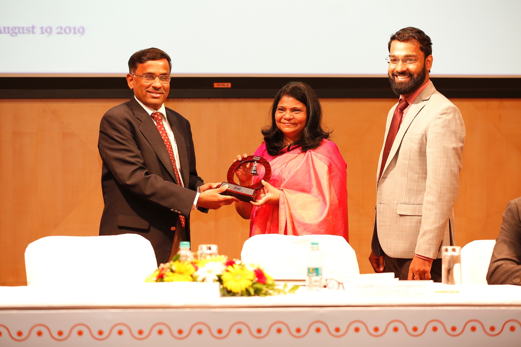 (L-R): Mr. Vikram Limaye (CEO and MD, NSE) presenting the memento to Ms. Padmaja Gangireddy (Managing Director, Spandana Sphoorty Financial Limited) in the presence of Mr. Sudhesh Chandrasekar (Chief Financial Officer, Spandana Sphoorty Financial Limited) at the listing ceremony of Spandana Sphoorty Financial Limited held today in Mumbai at NSE.-Photo By GPN