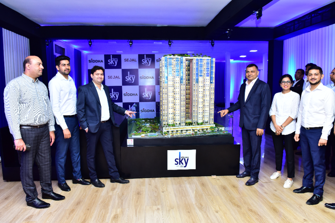 (From L to R): Mr. Anant Reddy, Principle Associate, JW Consultants; Mr. Samyak Jain, Director, Siddha Group; Mr. Dhirraj Gada, Director Sejal Group and Mr. Sanjay Jain, Group Managing Director, Siddha Group at the unveiling of Siddha Sky 3D Scale model - Photo By Sachin Murdeshwar GPN