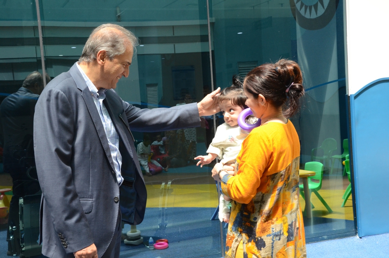  Dr. Devi Shetty, Chairman, Narayana Health, with child patients and their parents on the occasion of World Heart Day celebrated at SRCC Children’s Hospital managed by Narayana Health, Haji Ali, Mumbai