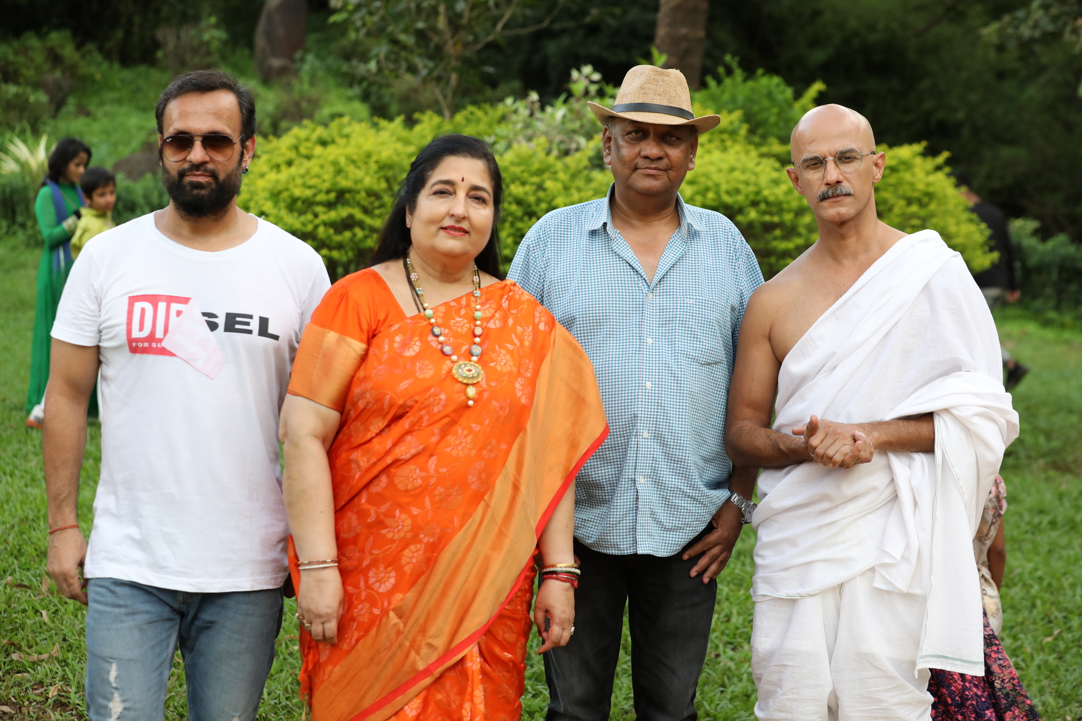 DJ Sheizwood with Anuradha Paudwal, Ajay Jaswal and Rajesh Khera