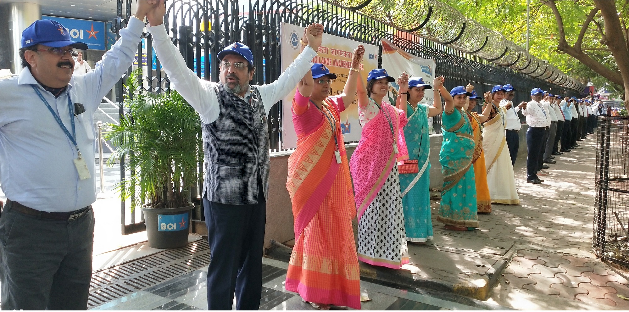Shri Devendra Sharma, Chief Vigilance Officer, Bank of India along with other bank of India officials forming a human chain on the occasion of Vigilance Awareness Week at BKC Mumbai -Photo By GPN