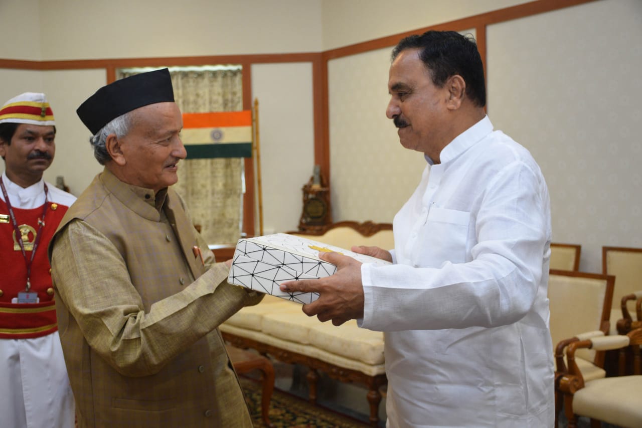 State Transport Minister Diwakar Raote called on Maharashtra Governor Bhagat Singh Koshyari at Raj Bhavan, Mumbai on Monday (28th). Raote extended his Diwali greetings to the Governor.