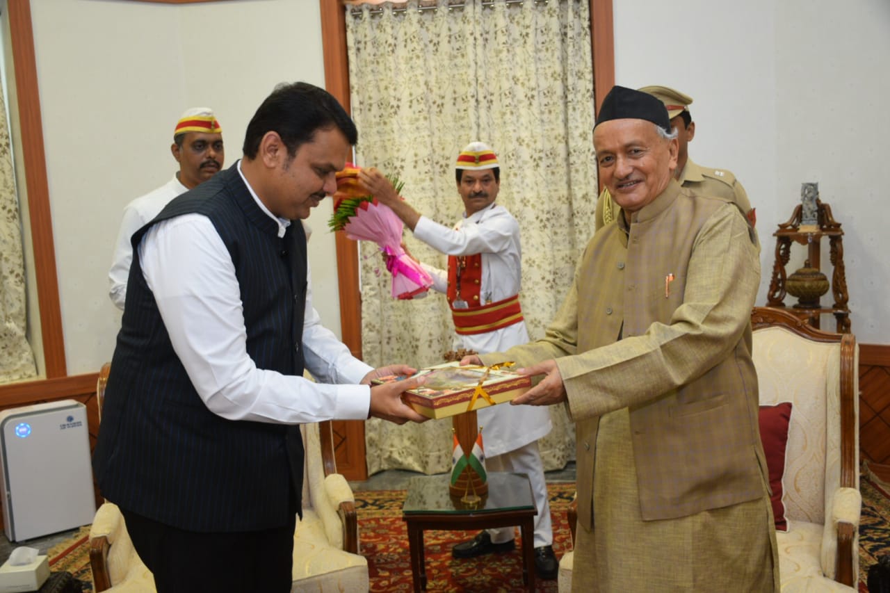 Maharashtra Chief Minister Devendra Fadanvis today (28th) called on Governor Bhagat Singh Koshyari at Raj Bhavan, Mumbai. The Chief Minister exchanged Diwali greetings with the Governor -Photo By Sachin Murdeshwar GPN
