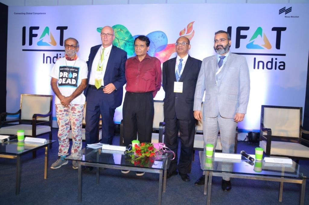 (L-R): Mr. Aabid Surti, Water Hero of India; Dr. Jürgen Morhard, Consul General of Germany; Shri Suresh Prabhu, Former Union Minister for Commerce and Industry, Government of India; Dr. Ajay Mathur, Director General, TERI; Mr. Bhupinder Singh, CEO, Messe München India -By Sachin Murdeshwar GPN 