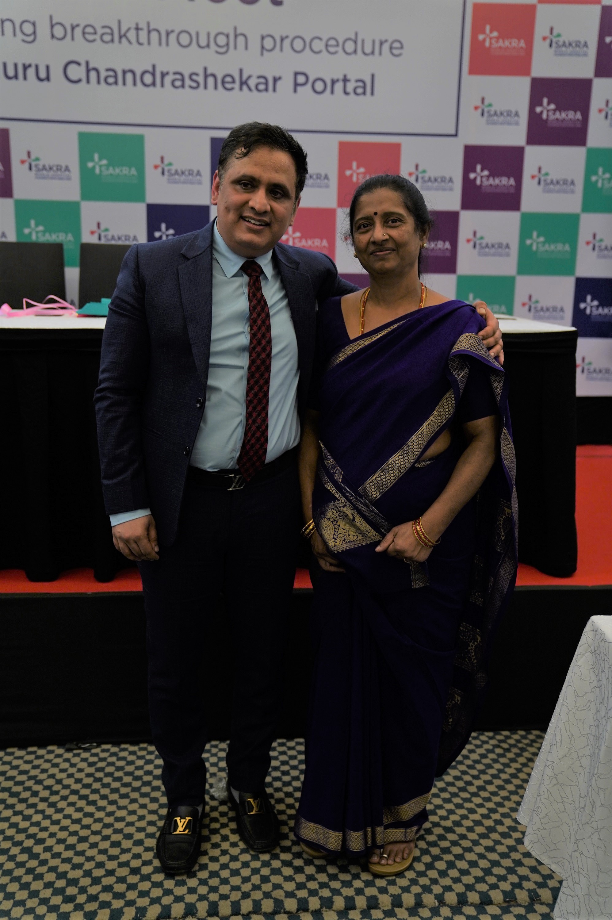 Dr Chandrashekar P, Sr. Consultant & HOD – Orthopaedics, Sakra World Hospital with Mrs. Ganga Shivkumar, the patient.