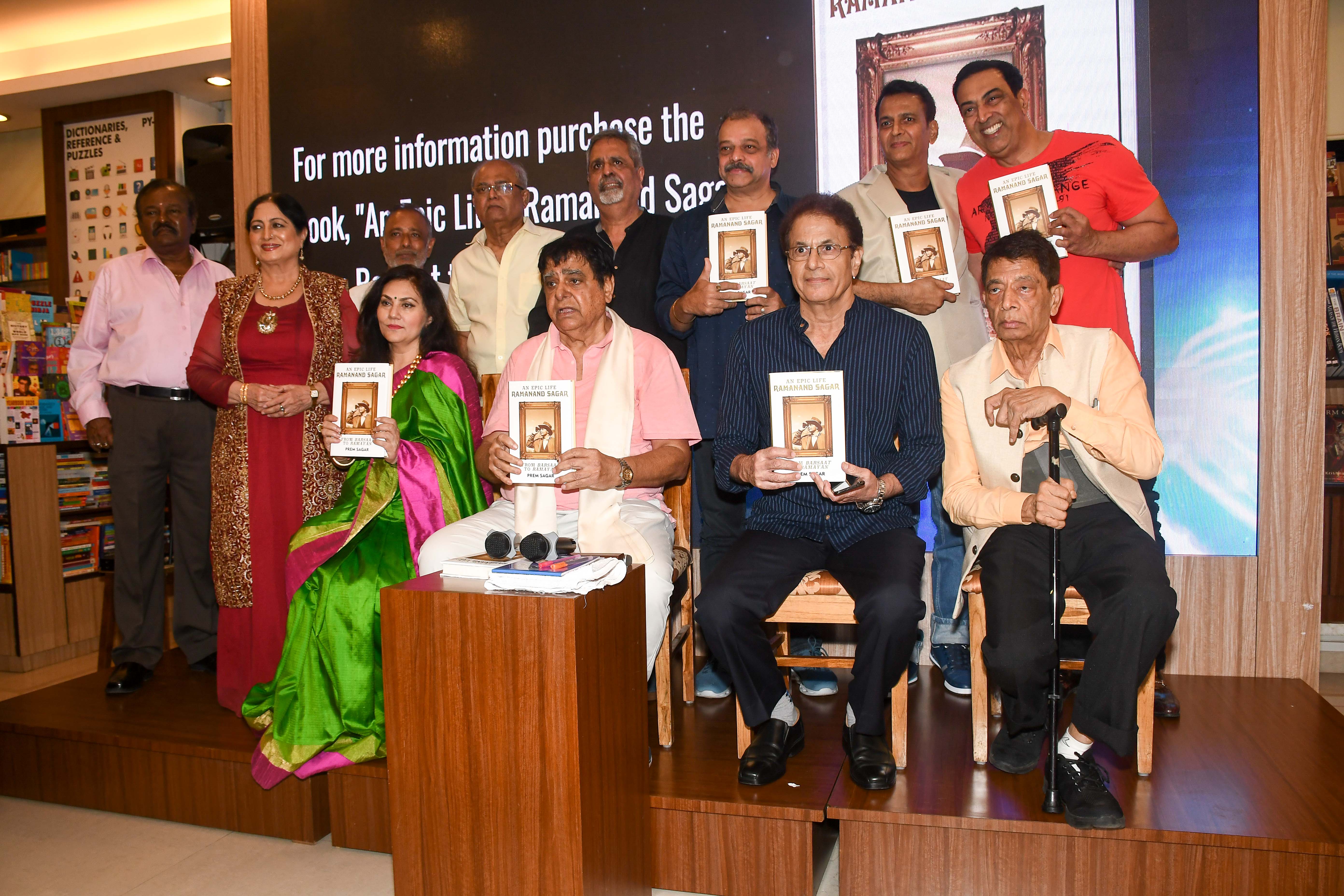Deepiika Chikhalia (SITA), Prem Sagar, Arun Govil, (RAM) Sunil Lahri (LAXMAN) with Vindu Dara Singh and Prem Sagar during the book Launch an EPIC LIFE RAMANAND SAGAR FROM BARSAAT TO RAMAYAN