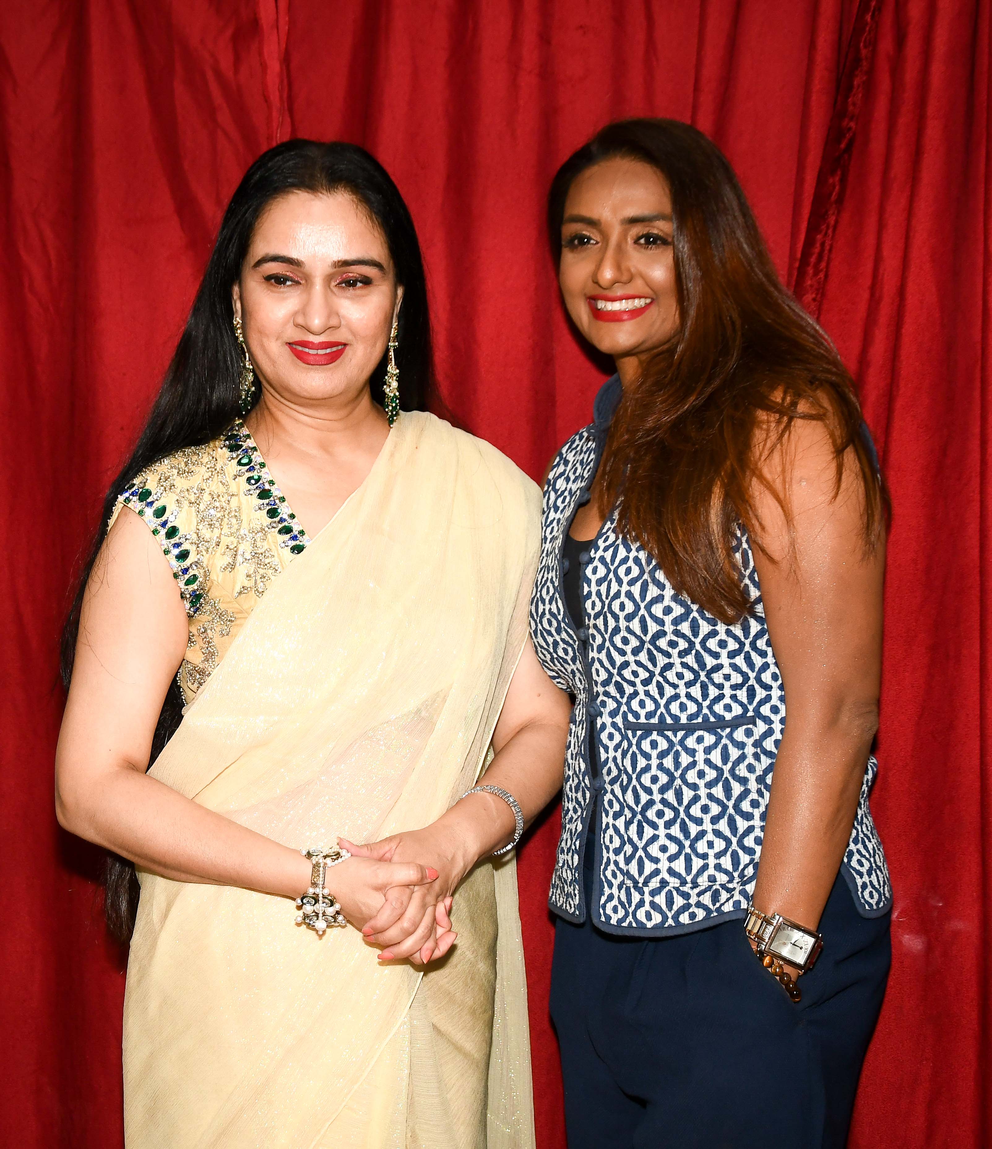Padmini Kolhapure with Shanthipriya Ray during BEMISAAL BISWAJEET LIVE