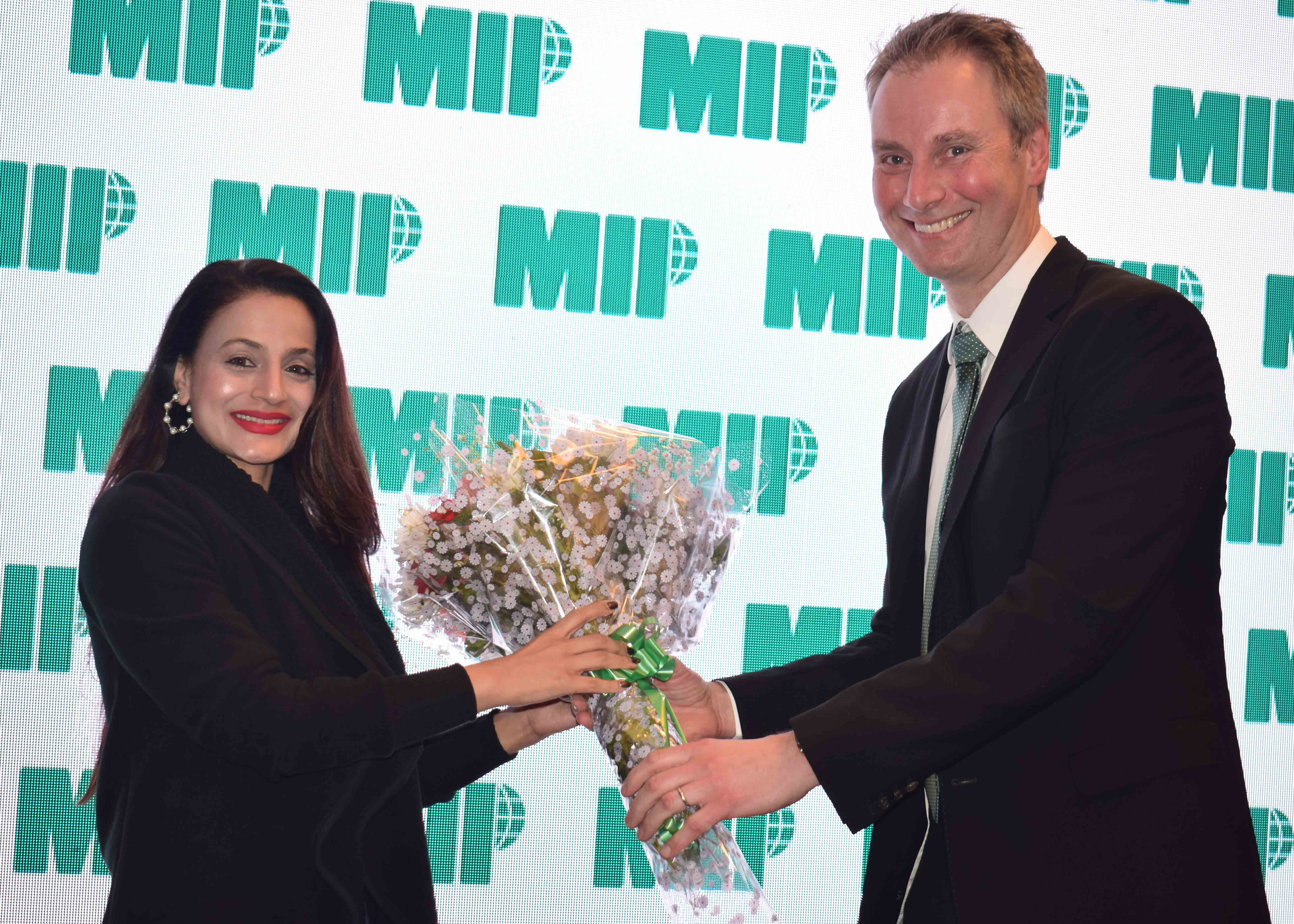 L-R AMEESHA PATEL receiving bouquet from Tor Lund, President and CEO, MIP Inc - Photo By GPN